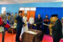 Bupati Ende, Yosef Benediktus Badeoda melantik Direktur Perumda Air Minum Tirta Kelimutu Ende (Foto: Mateus Bheri/SP)