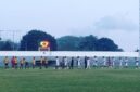 Kedua kesebelasan, Persematim (Putih) dan Persena Nagekeo (Kuning) saling bersalaman setelah pertandingan usai (Foto: Mateus Bheri/SP)