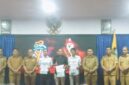 Bupati dan Wakil Bupati Ende beserta Plt Setda dan Staf Ahli Bupati foto bersama pemenang desain Logo, Maskot, dan Theme Song ETMC 2025 (Foto: Mateus Bheri/SP)