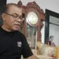 Bupati Ende, Yosef Benediktus Badeoda, SH, MH saat memberikan keterangan pers kepada sejumlah awak media (Foto: Mateus Bheri/CR)