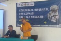 Direktur Yayasan Caritas, Romo Siprianus Sadipun didampingi oleh Kepala Balai POM Ende, Eko Agus Budi Darmawan (Foto: Mateus Bheri/SP)