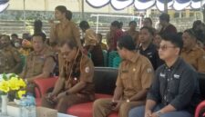 Bupati Ende, Yosef Benediktus Badoeda, S.H, M.H mengahadiri kegiatan launching Kopdes Merah Putih di Desa Wolotopo (Foto: Mateus Bheri/SP)