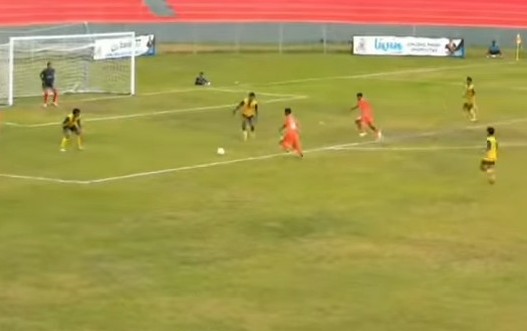 Laga antara Perseftim Flotim versus Persim Manggarai (Foto: Mateus Bheri/SP)