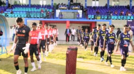 Kedua tim, Perserond Rote Ndao versus PS Kabupaten Kupang sedang memasuki lapangan pertandingan (Foto: Mateus Bheri/SP)