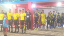 Laga krusial antara Persekota Kupang versus Perseftim Flotim (Foto: Mateus Bheri/SP)