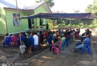 Imat Stasi Santu Paulus Rasul Lamanepa, Paroki Santa Maria Ratu Damai Mingar, Kecamatan Nagawutun, Kabupaten Lembata masih menggunakan gedung PAUD untuk beribadah. Kini dengan bantuan Kapela Portable bantuan Simon Petrus Kamlasi, umat bisa memiliki gedung kapela permanen. Foto : Yohanes Beda Wuwur