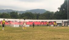 Sedangkan dilangsungkan pertandingan antara Persena Nagekeo (kuning) vs Flores United (putih) (Foto: Mateus Bheri/SP)