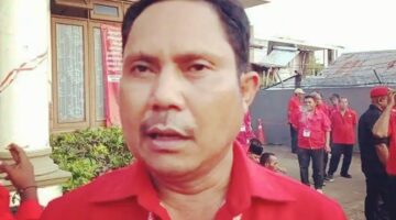 Ketua DPD PDI Perjuangan NTT, Yunus Takandewa (Foto: Mateus Bheri/SP)