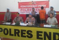 Kapolres Ende bentangkan kronologi peristiwa dugaan penganiayaan warga oleh oknum Polisi (Foto: Mateus Bheri/SP)