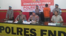 Kapolres Ende bentangkan kronologi peristiwa dugaan penganiayaan warga oleh oknum Polisi (Foto: Mateus Bheri/SP)