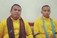 Pelatih PS Malaka, Ade S. Jan Maikameng saat memberikan keterangan pers kepada media yang didamping sang Kapten (Foto: Mateus Bheri/SP)