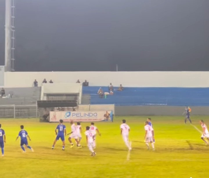Pertandingan babak penyisihan grup D antara, Persematim versus Tiara Nusa di Stadion Marilonga (Foto: Mateus Bheri/SP)