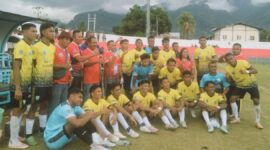Tim Persena Nagekeo foto bersama usai memenangkan pertandingan melawan Nirwana 04 Nagekeo 3 :; 2 (Foto:; Mateus Bheri/SP)