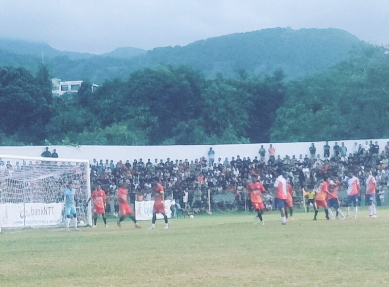 Pertandingan putaran kedua penyisihan grup A ETMC 2025, Perse Ende versus BMU Alor Pantar (Foto: Mateus Bheri/SP)