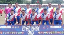 Kesebelasan Perse Ende siap-siap mengikuti pertandingan sepak bola melawan BMU Alor (Foto: Mateus Bheri/SP)