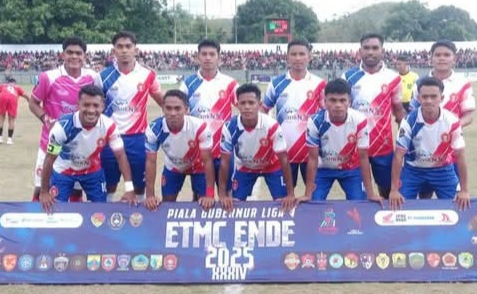 Kesebelasan Perse Ende siap-siap mengikuti pertandingan sepak bola melawan BMU Alor (Foto: Mateus Bheri/SP)