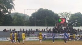 Laga Perempatfinal antara Persada SBD versus Persekota Kupang (Foto: Mateus Bheri/SP)