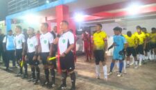 Kedua tim, Persena Nagekeo (Kuning) dan Perse Ende (Merah) akan memasuki lapangan pertandingan (Foto: Mateus Bheri/SP)