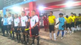 Kedua tim, Persena Nagekeo (Kuning) dan Perse Ende (Merah) akan memasuki lapangan pertandingan (Foto: Mateus Bheri/SP)