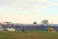 Kedua tim PSN Ngada (Hitam) dan Bajak Laut FC (Kuning) lagi siap-siap melakoni pertandingan pada babak kedua (Foto: Mateus Bheri/SP)