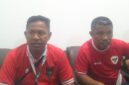 Ketua Panitia Pelaksana ETMC 2025, Pieter Mithe dan Sekretaris Asprov PSSI NTT, Abdul Muis, sedang memberikan keterangan perss kepada awak media (Foto: Mateus Bheri/SP)