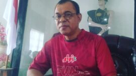 Bupati Ende, Yosef Benediktus Badeoda saat memberikan penjelasan kepada awak media di Rumah Jabatan Bupati (Foto: Mateus Bheri/SP)