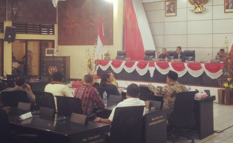 Rapat Paripurna Interpelasi DPRD Ende, Rabu,17 November 2025 (Foto: Mateus Bheri/SP)