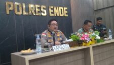 Kapolres Ende, AKBP.. Yudhi Franata, S.I.K.,M.H., M.Tr didampingi Kasat Intelkam Polres Ende, AKP. Markus Frederiko Sega Wangge (Foto: Mateus Bheri/SP)