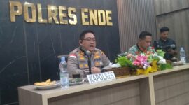 Kapolres Ende, AKBP.. Yudhi Franata, S.I.K.,M.H., M.Tr  didampingi Kasat Intelkam Polres Ende, AKP. Markus Frederiko Sega Wangge (Foto: Mateus Bheri/SP)