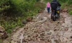 Kondisi Jalan di Lepkes Ende Cukup Prihatin, warga Desak Pemerintah Segera Perbaiki