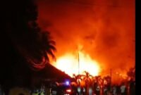 Kebakaran 2 gudang logistik milik PT. PLN Persero Flores Bagian Barat di Ende (Foto: Mateus Bheri/SP)