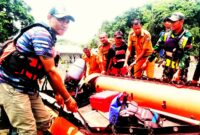 Tim SAR Gabungan kembali melakukan penyisiran 1 mil arah barat dan 1 mil arah timur pada hari kedua proses pencarian terhadap korban (Foto: Mateus Bheri/SP)