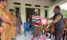 Dinsos Ende Salurkan Bantuan Buat Keluarga Korban Yang Hilang Terseret Ombak