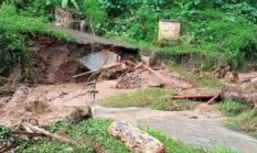 Jembatan Penghubung 2 Desa di Ende Roboh Diterjang Banjir, Warga Harap Pemerintah Segera Perbaiki