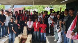 GMNI sedaratan Flores Napak Tilas di makam Ibu Amsi (Foto: Mateus Bheri/SP)