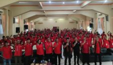 Sesi Foto bersama antara DPP, DPD, DPC, dan PAC dalam kegiatan Musancab dan Pendidikan Politik bagi pengurus PAC se-Kab. Ende (Foto: Mateus Bheri/SP)
