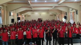 Sesi Foto bersama antara DPP, DPD, DPC, dan PAC dalam kegiatan Musancab dan Pendidikan Politik bagi pengurus PAC se-Kab. Ende (Foto: Mateus Bheri/SP)