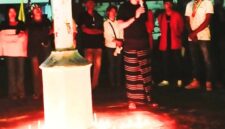 Perwakilan Keluarga Korban, Atto Lose, menyampaikan pesan moral di hadapan Cipayung Ende (Foto: Mateus Bheri/SP)