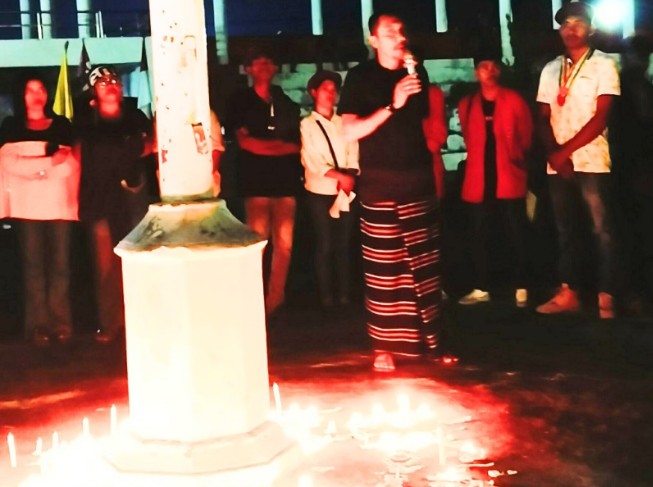 Perwakilan Keluarga Korban, Atto Lose, menyampaikan pesan moral di hadapan Cipayung Ende (Foto: Mateus Bheri/SP)