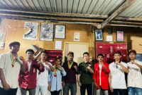 Cipayung Plus menyampaikan pernyataan sikap terkait kehadiran Camat Enteng,  Lurah Paupire, dan Sat Pol PP di Margasiswa PMKRI Ende (Foto: Mateus Bheri/SP)