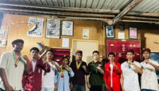 Cipayung Plus menyampaikan pernyataan sikap terkait kehadiran Camat Enteng, Lurah Paupire, dan Sat Pol PP di Margasiswa PMKRI Ende (Foto: Mateus Bheri/SP)