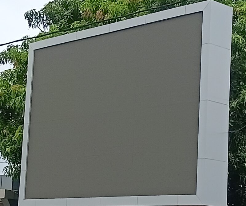 Salah satu Videotron yang terpasang di Simpang Lima Ende (Foto: Mateus Bheri/SP)