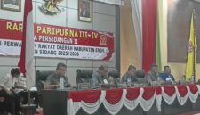 Rapat Paripurna DPRD Ende dengan agenda penyampaian laporan hasil pembahasan dan rekomendasi DPRD Ende atas laporan pertanggung jawaban LKPJ Bupati Ende tahun anggaran 2025 (Foto; Mateus Bheri/SP)