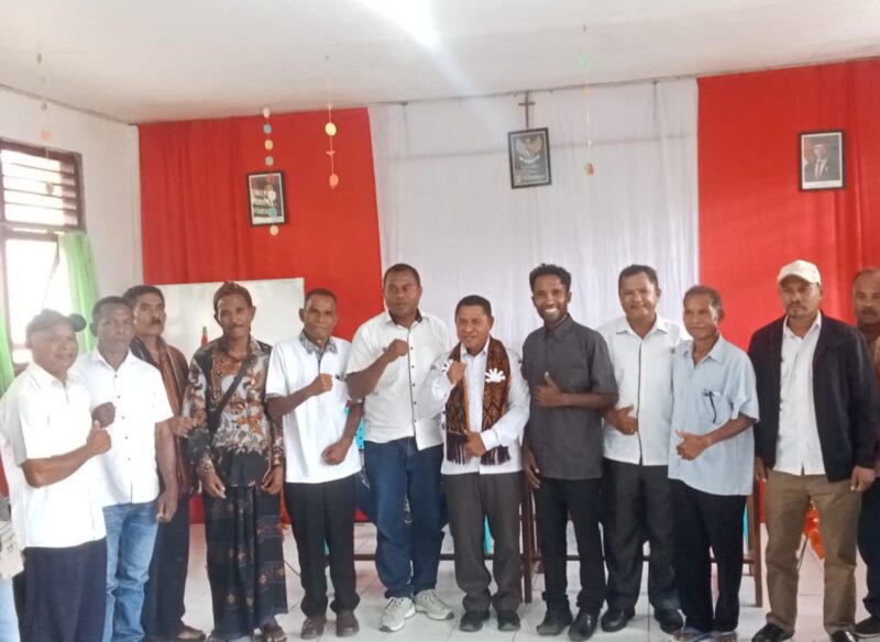 Sesi foto bersama usai kegiatan sosialisasi (Foto: Mateus Bheri/SP)