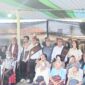 Gubernur NTT, Bupati, dan Wakil Bupati Ende berada di tengah para Lansia yang sudah menjalani operasi katarak di RSUD Ende (Foto: Mateus Bheri/SP)