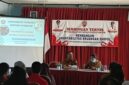Plt. Sekda Ende, Gabriel Dala yang didampingi Plt. Kepala Badan Kesbangpolda Ende, Agnes Benyamin (Foto: Mateus Bheri/SP)