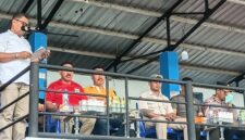 Wakil Bupati Ende, Dominikus Minggu Mere menyampaikan sambutannya dalam kegiatan turnamen Piala Bupati U-17 (Foto: Mateus Bheri/SP)