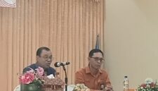 Bupati Ende, Yosef Benediktus Badeoda yang didampingi oleh Kepala BPS Kabupaten Ende, I Made Suantara saat membuka kegiatan pelatihan sensus ekonomi 2026 (Foto: Mateus Bheri/SP)