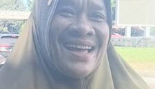 Tanggapan Mama Bella saat kunjungan Wapres Gibran Rakabuming Raka di Ende (Foto: Mateus Bheri/SP)
