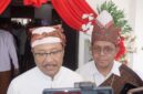 Mentri Sosial RI, Saifullah Yusuf yang didampingi Gubernur NTT, Emanuel Melkiades Laka Lena saat diwawancara awak media (Foto: Mateus Bheri/SP)